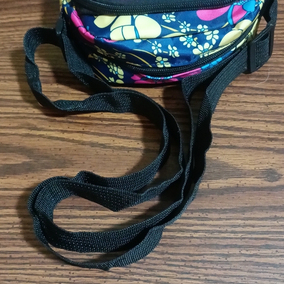 🆕 Floral Nylon Crossbody Bag - Picture 4 of 8